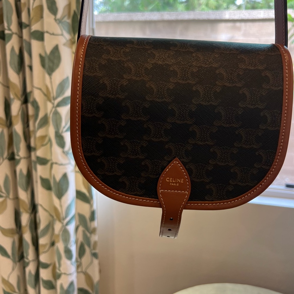 Brand New! MEDIUM FOLCO BAG IN TRIOMPHE CANVAS AND CALFSKIN TAN - Picture 3 of 8
